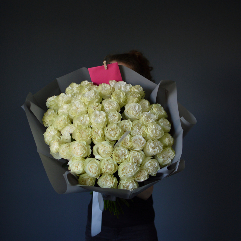 букет из 55 пионовидных белых роз - Фото 1 