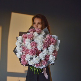 bouquet of white and pink carnations - Photo 1 
