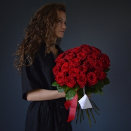 bouquet of red roses - Photo 1 