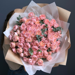 букет пионовидных кустовых роз с эвкалиптом - Фото 3 