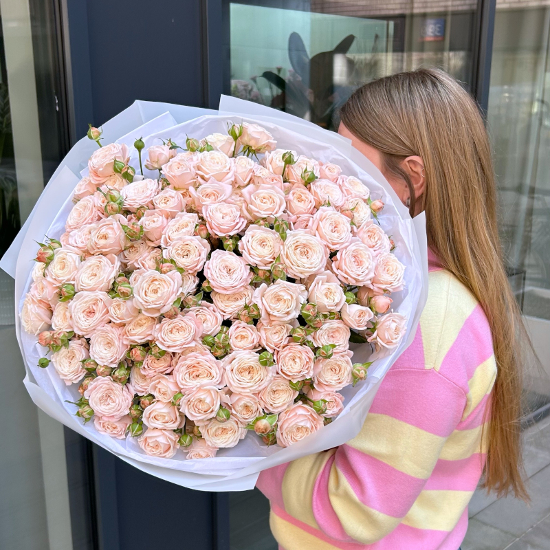 bouquet of cream spray roses - Photo 1 