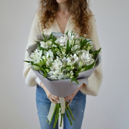 white alstroemeria bouquet - Photo 1 