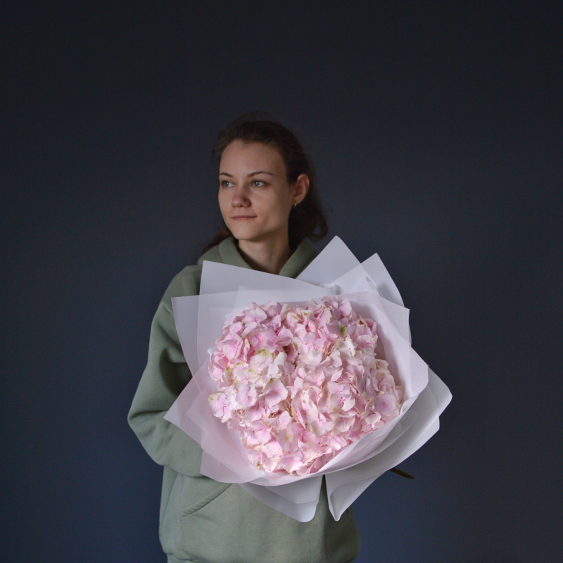 bouquet of pink hydrangeas - Photo 1 