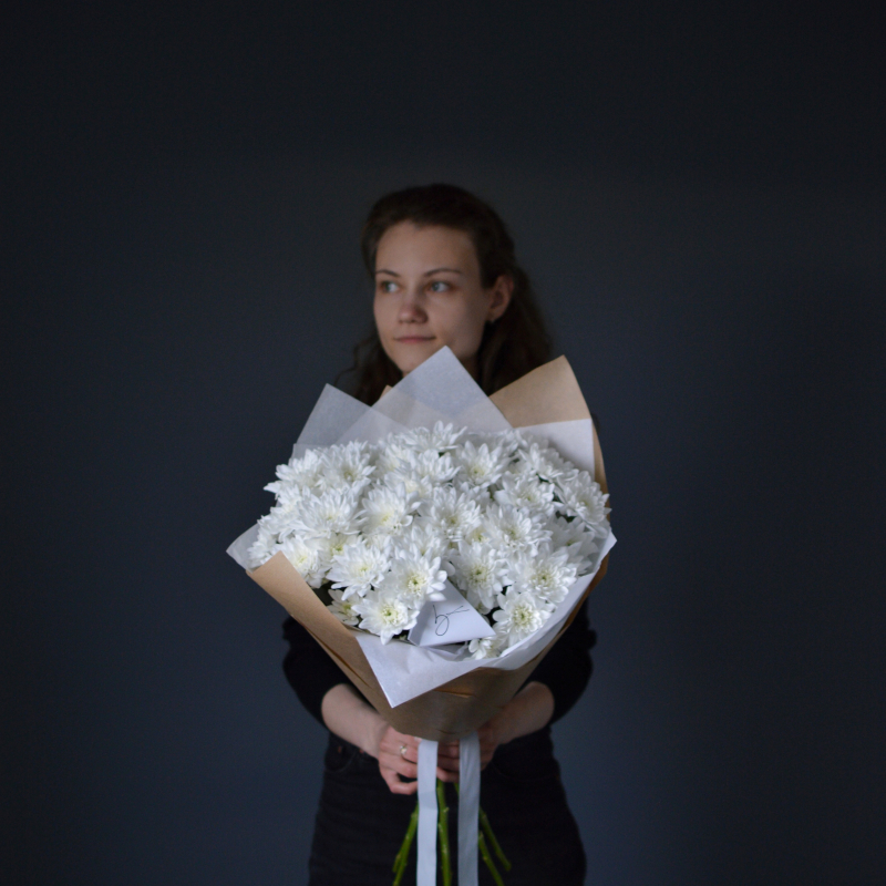 bouquet of white chrysanthemums - Photo 1 